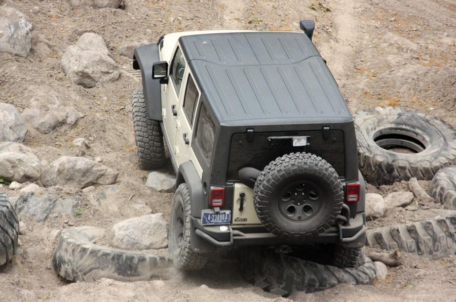  Jeep Wrangler Hemi AEV 2011 года  (фото 52 из 58)